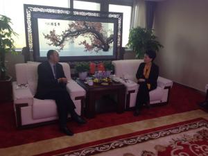 鄺遠平與河南省工商聯(lián)副主席、鄭州市工商聯(lián)主席薛景霞